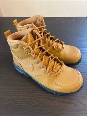 NWOT Nike Kids Tan High-Top Boots